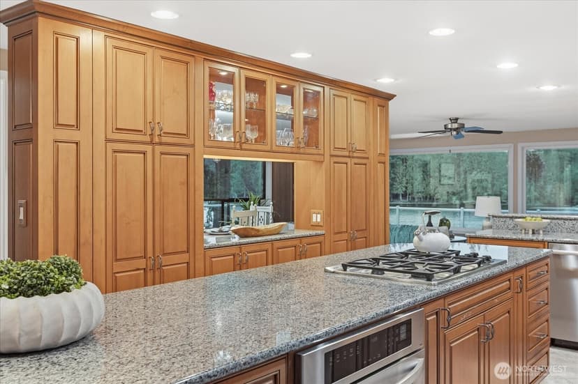 Property photo for 2053 E Beaver Lake Drive SE, Sammamish photo 19