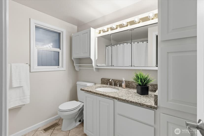 Property photo for 2053 E Beaver Lake Drive SE, Sammamish photo 28