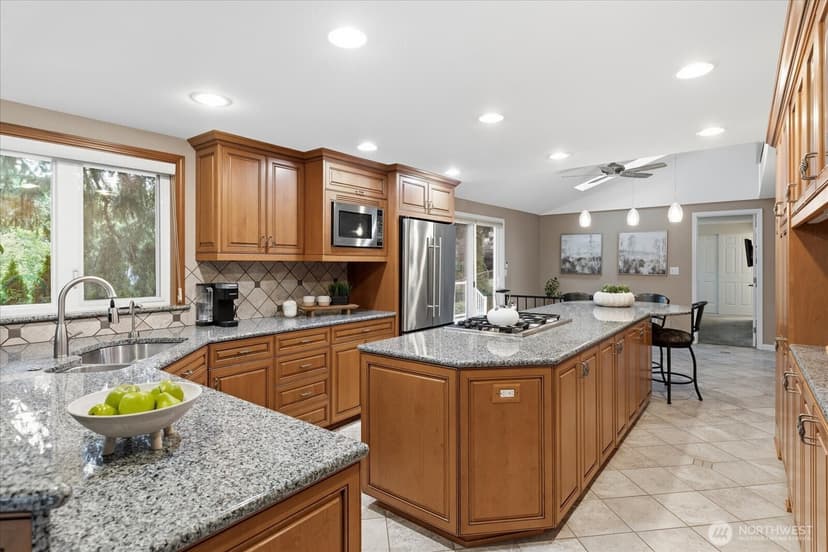 Property photo for 2053 E Beaver Lake Drive SE, Sammamish photo 18