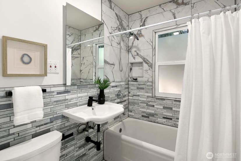 Property photo for 3228 35th Avenue W, Seattle photo 14