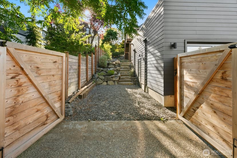 Property photo for 3228 35th Avenue W, Seattle photo 33
