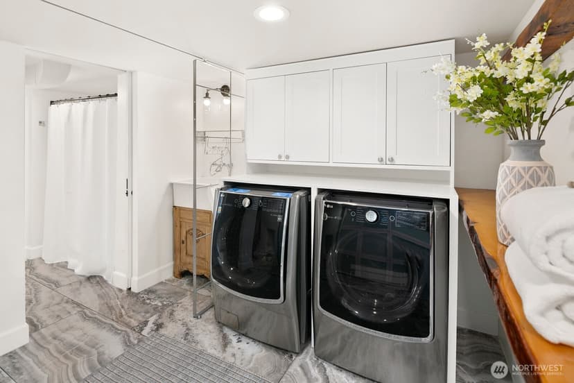 Property photo for 3228 35th Avenue W, Seattle photo 26