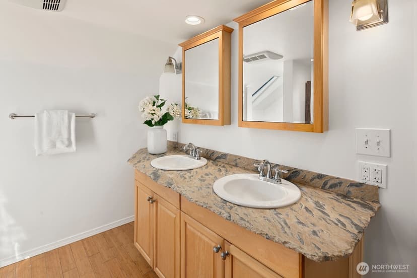 Property photo for 3228 35th Avenue W, Seattle photo 20