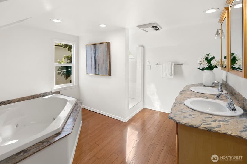 Property photo for 3228 35th Avenue W, Seattle photo 19