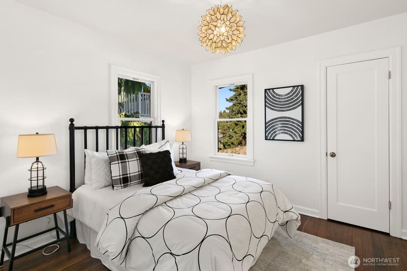 Property photo for 3228 35th Avenue W, Seattle photo 15
