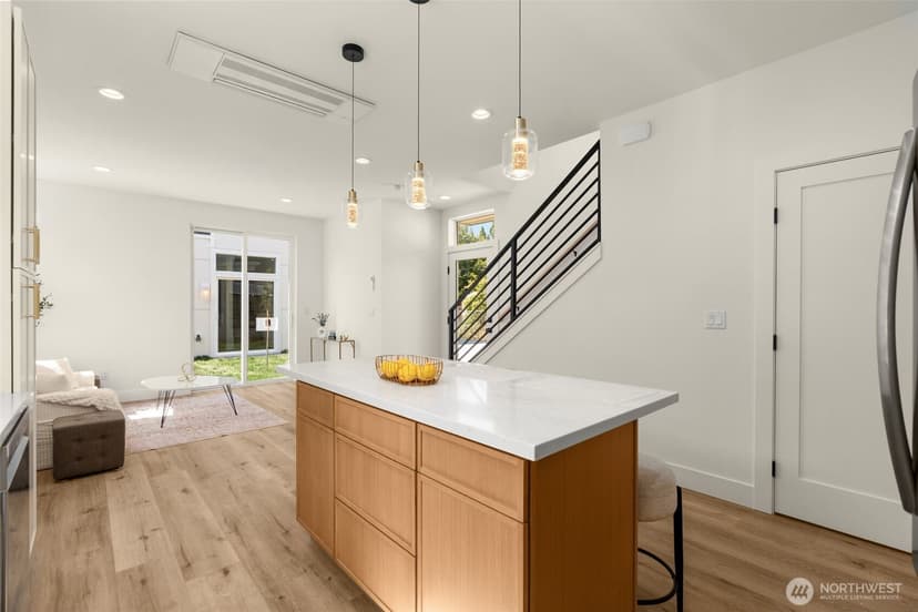Property photo for 9251 Palatine Avenue N #B, Seattle photo 6