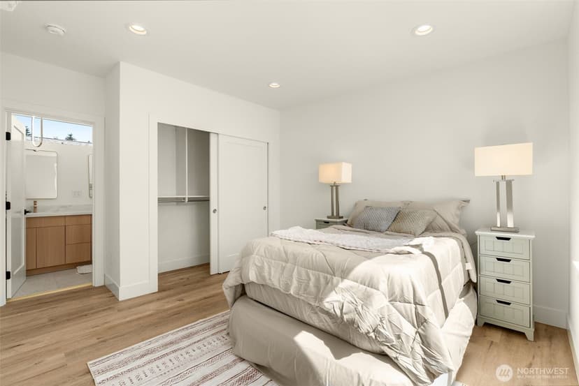 Property photo for 9251 Palatine Avenue N #B, Seattle photo 11