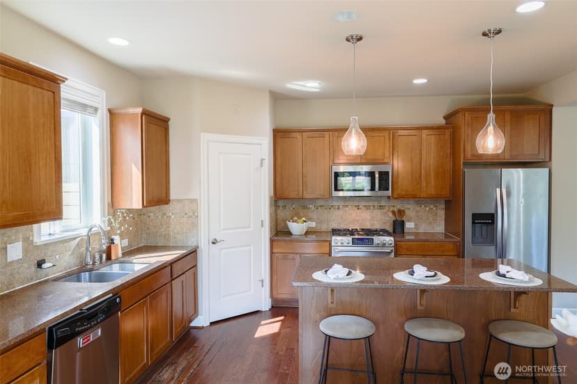Property photo for 208 Ilwaco Place SE, Renton photo 5