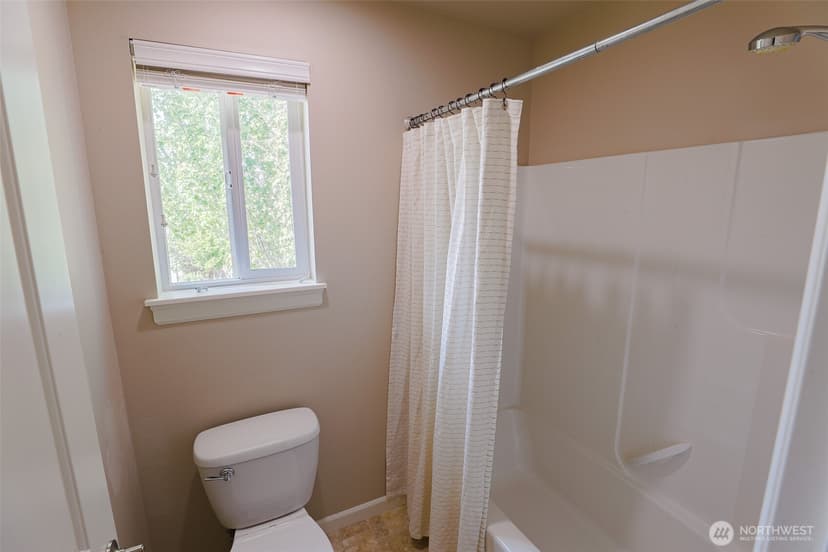 Property photo for 208 Ilwaco Place SE, Renton photo 29