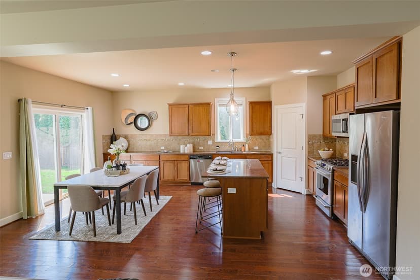Property photo for 208 Ilwaco Place SE, Renton photo 7