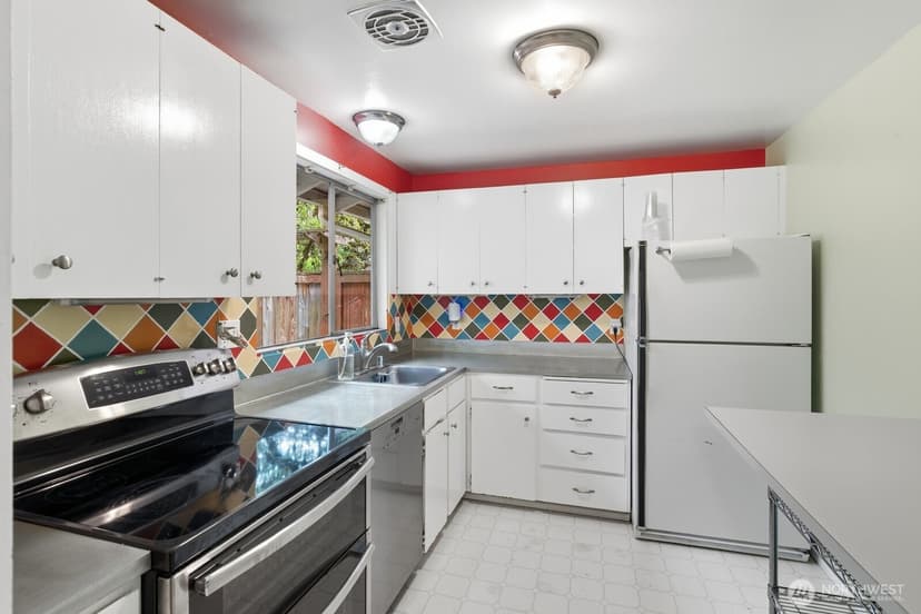 Property photo for 15634 NE 1st Place, Bellevue photo 6