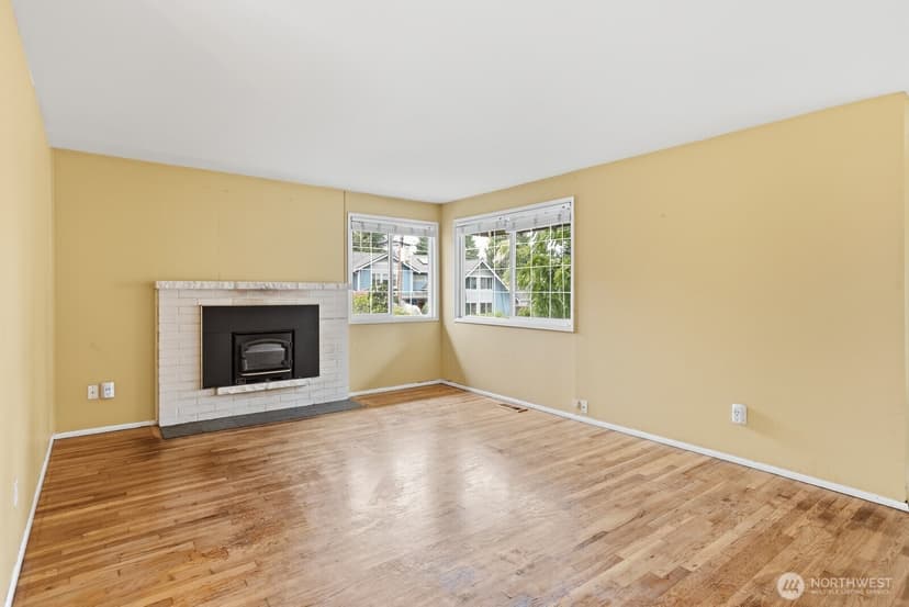 Property photo for 15634 NE 1st Place, Bellevue photo 3