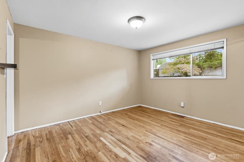 Property photo for 15634 NE 1st Place, Bellevue photo 7