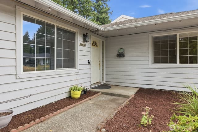 Property photo for 15634 NE 1st Place, Bellevue photo 2