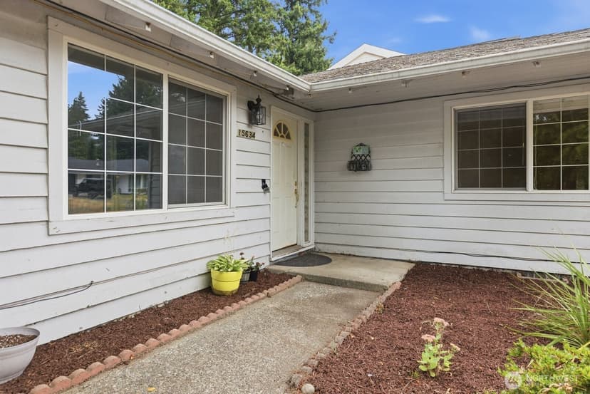 Property photo for 15634 NE 1st Place, Bellevue photo 2