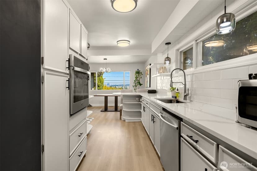 Property photo for 1405 S 100th Street, Seattle photo 10