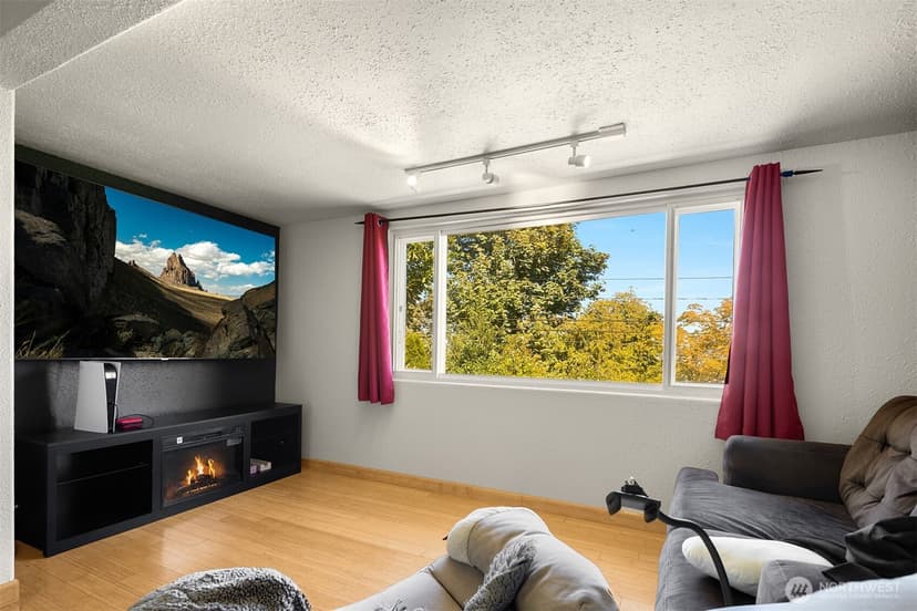 Property photo for 1405 S 100th Street, Seattle photo 17