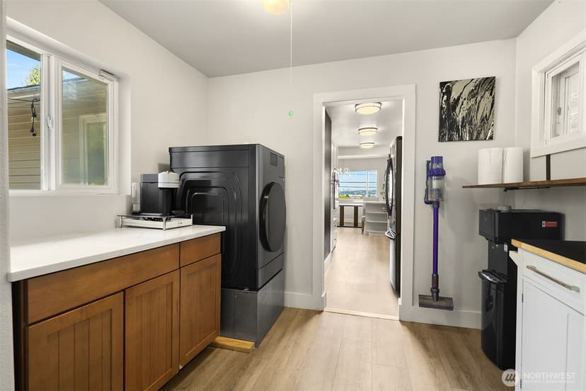Property photo for 1405 S 100th Street, Seattle photo 13
