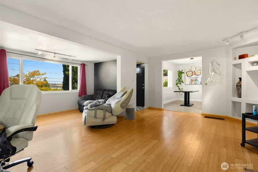Property photo for 1405 S 100th Street, Seattle photo 16
