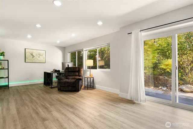 Property photo for 1405 S 100th Street, Seattle photo 5
