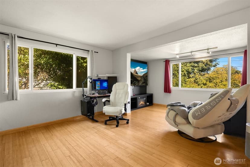 Property photo for 1405 S 100th Street, Seattle photo 15