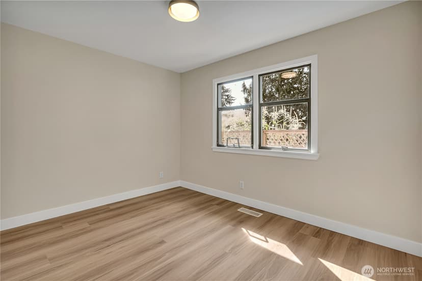 Property photo for 12504 8th Avenue SW, Burien photo 14