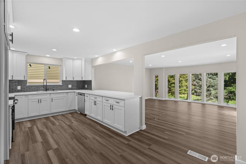 Property photo for 3909 Northshore Boulevard NE, Tacoma photo 11