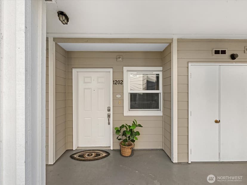 Property photo for 1318 37th Street #1202, Everett photo 2
