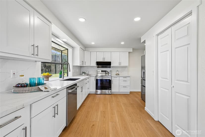 Property photo for 5925 94th Street SW, Mukilteo photo 13