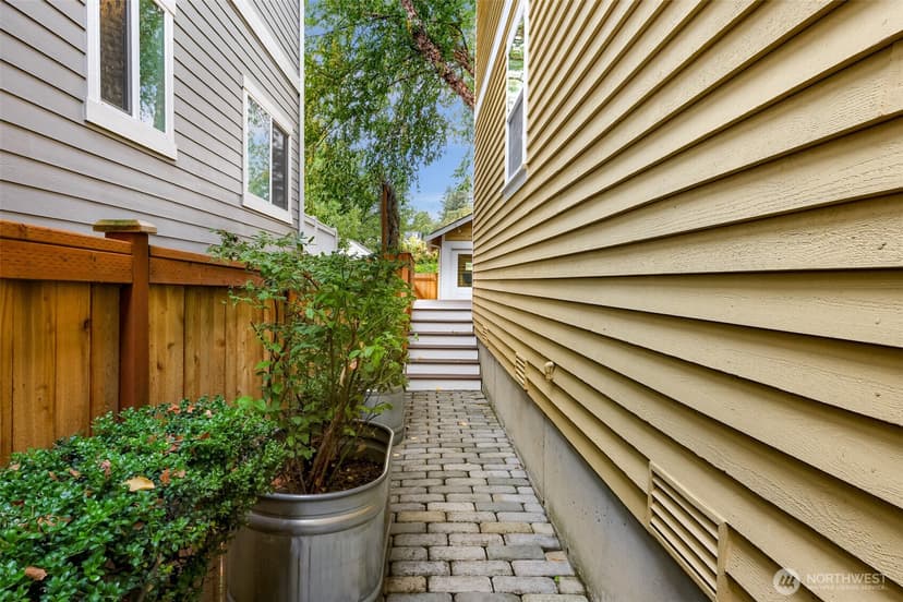 Property photo for 7019 Ravenna Avenue NE, Seattle photo 29