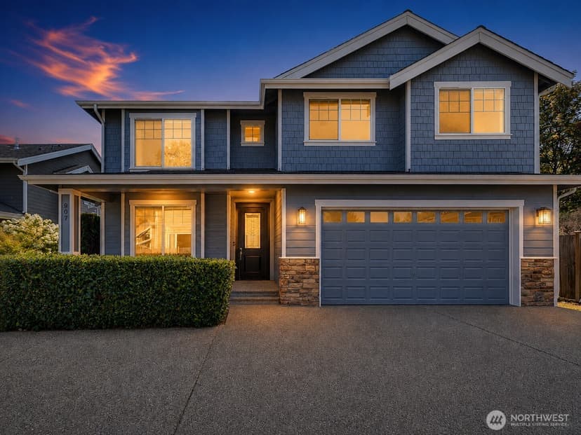 Property photo for 907 Ilwaco Place NE, Renton