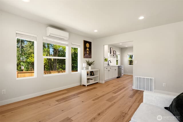 Property photo for 11558 Fremont Avenue, Seattle photo 5