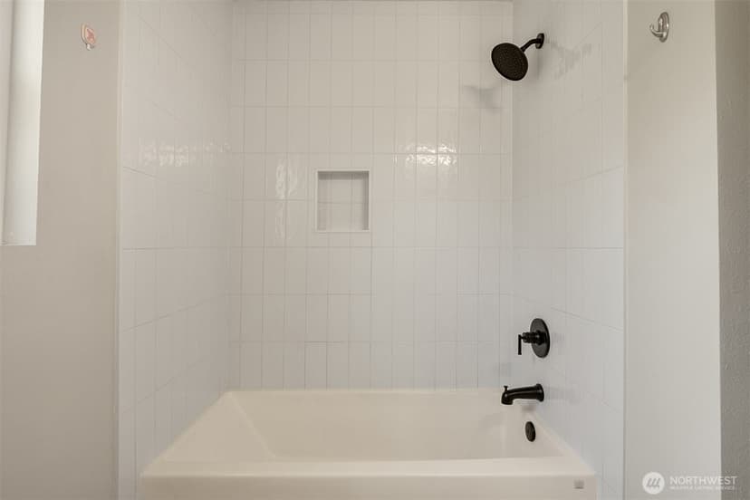Property photo for 11558 Fremont Avenue, Seattle photo 17