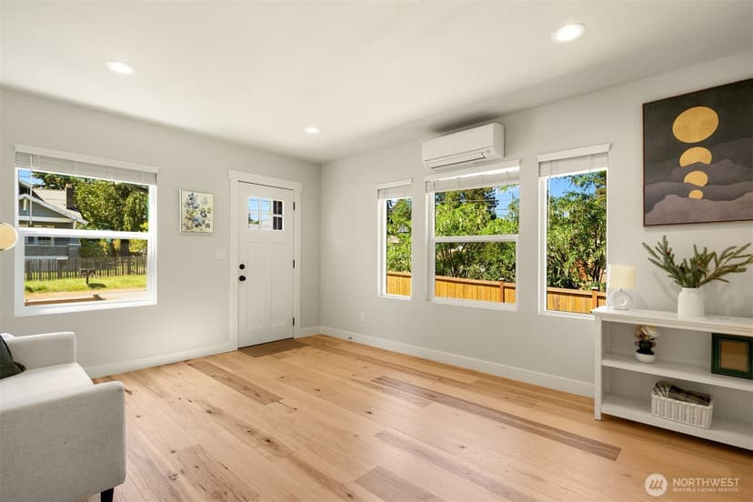 Property photo for 11558 Fremont Avenue, Seattle photo 6