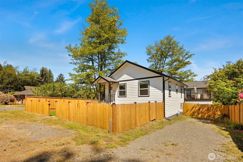 Property photo for 11558 Fremont Avenue, Seattle photo 28