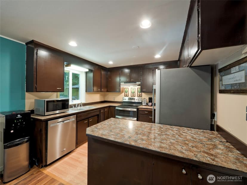 Property photo for 30443 3rd Avenue S, Federal Way photo 11