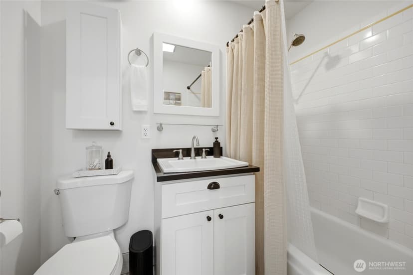 Property photo for 3423 W Government Way #4, Seattle photo 24