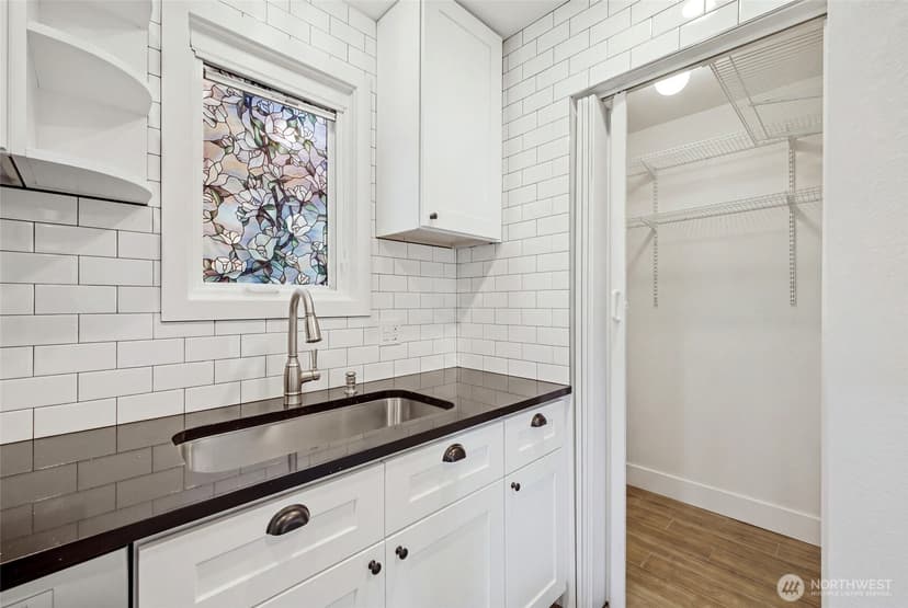Property photo for 3423 W Government Way #4, Seattle photo 6