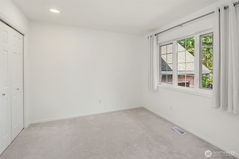 Property photo for 21728 NE 81st Street, Redmond photo 28