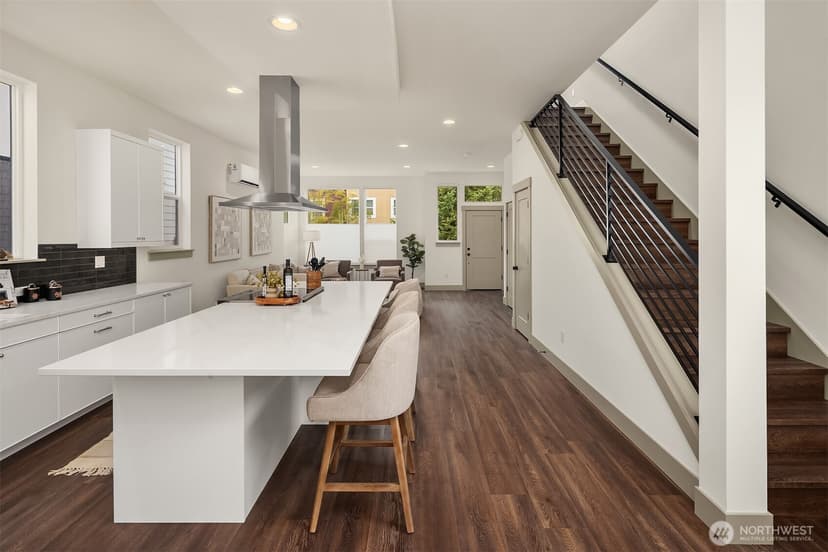 Property photo for 4106 30th Avenue S, Seattle photo 11