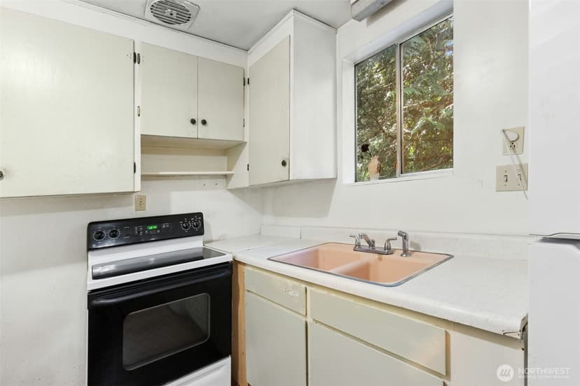 Property photo for 15825 76th Place NE, Kenmore photo 8