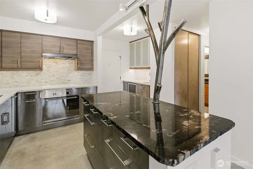 Property photo for 2100 3rd Avenue #602, Seattle photo 6