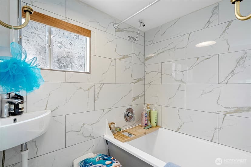 Property photo for 2536 Westlake Avenue N, Seattle photo 16