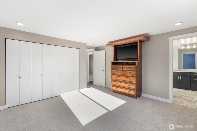 Property photo for 13730 SE 23rd Lane, Bellevue photo 11