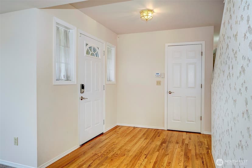 Property photo for 637 Washington Place SW, Mukilteo photo 4
