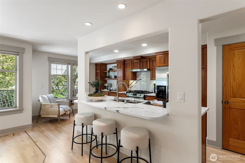 Property photo for 4423 Phinney Avenue N #F, Seattle photo 7