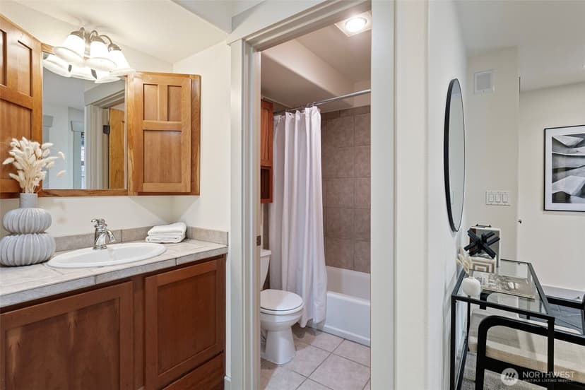 Property photo for 4423 Phinney Avenue N #F, Seattle photo 24