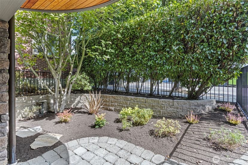 Property photo for 4423 Phinney Avenue N #F, Seattle photo 26