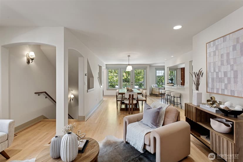 Property photo for 4423 Phinney Avenue N #F, Seattle photo 4