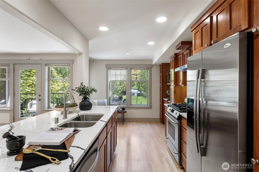Property photo for 4423 Phinney Avenue N #F, Seattle photo 8
